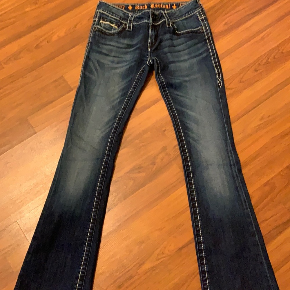Woman’s dark rinse embellished Rock Republic Jeans. Boot cut!